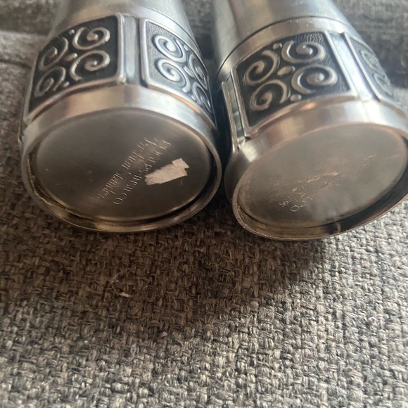 Mid century modern salt and pepper shakers metal G1 - Picture 7 of 7
